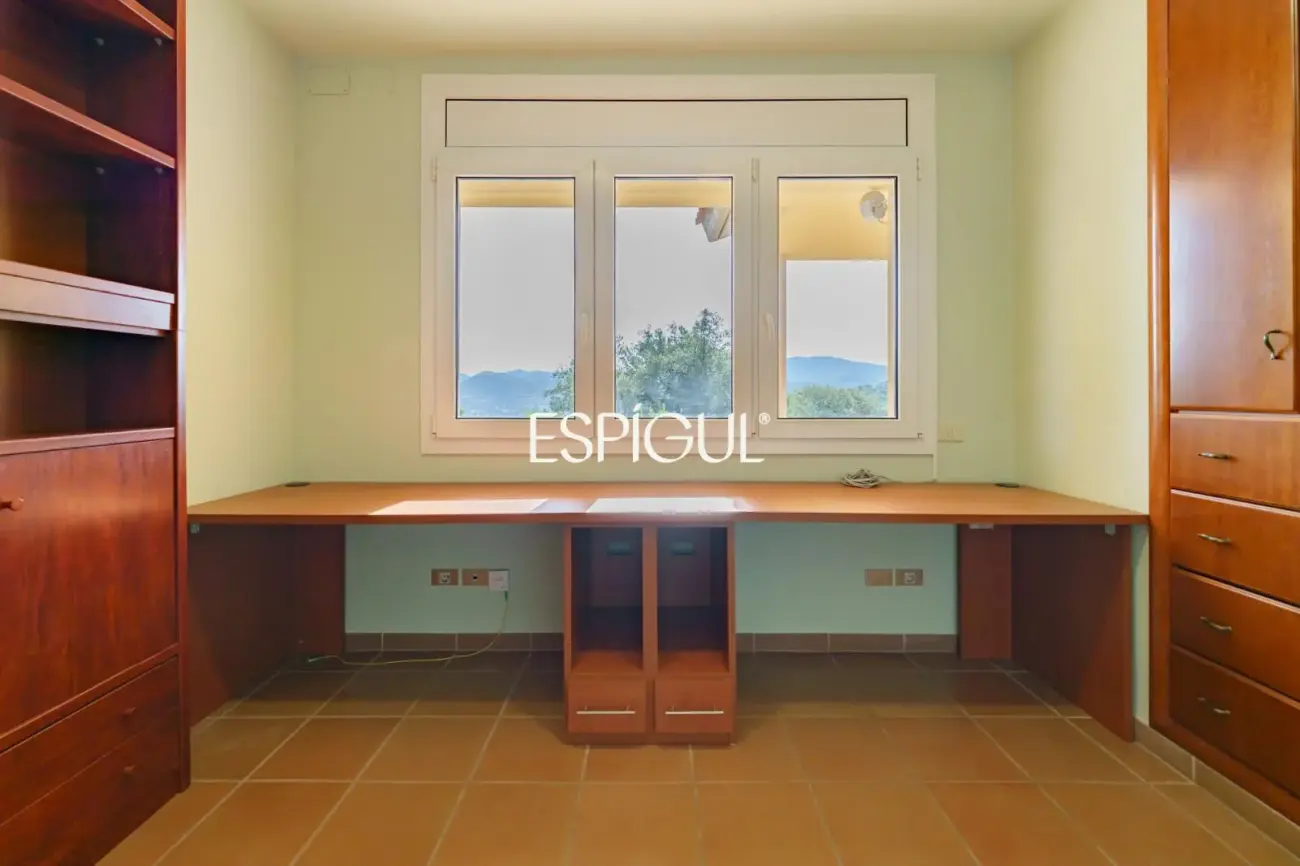 Magnífica casa unifamiliar con amplios espacios y vistas panorámicas en Vallromanes