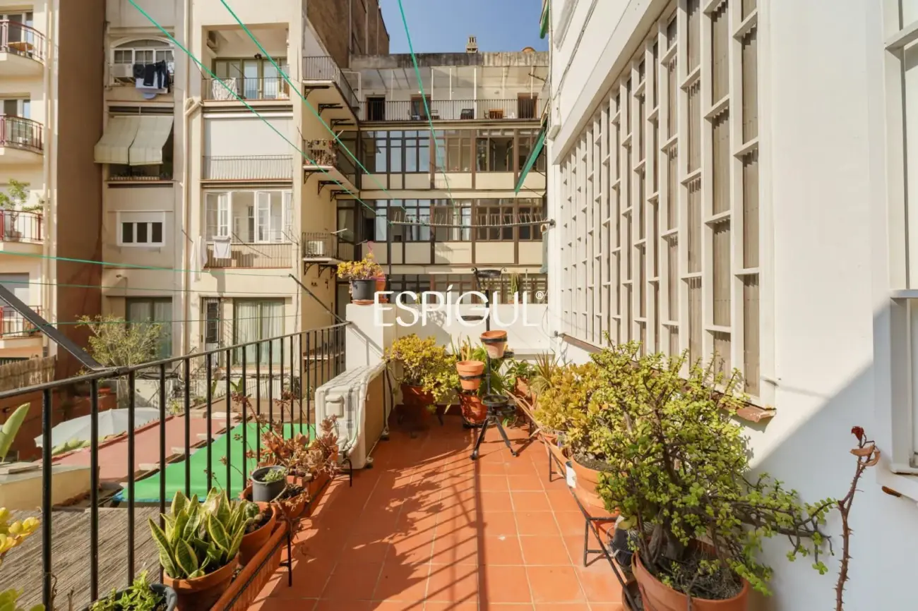 Piso a reformar en venta en el Quadrat d’Or, Eixample Dret
