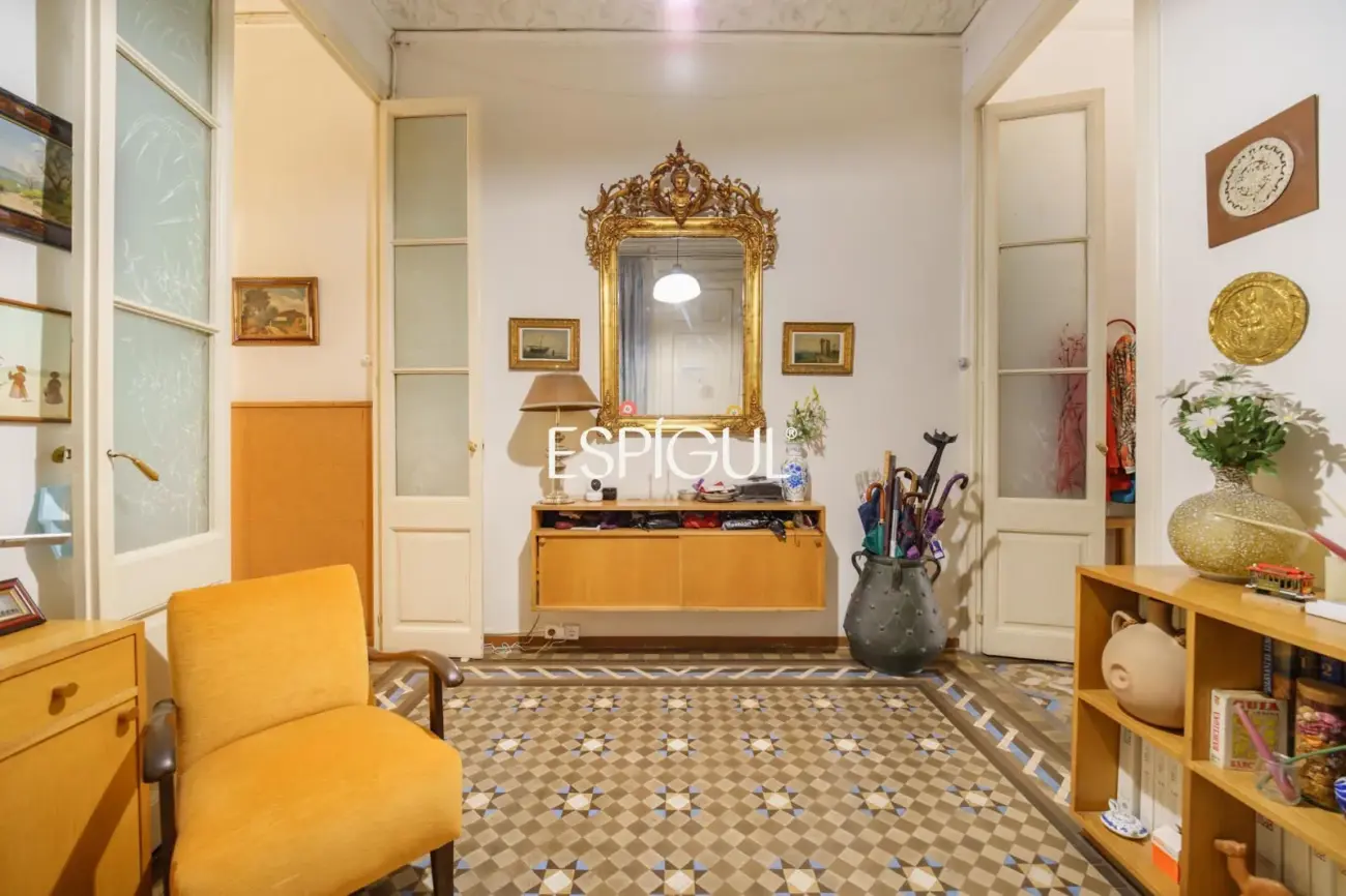 Piso a reformar en venta en el Quadrat d’Or, Eixample Dret