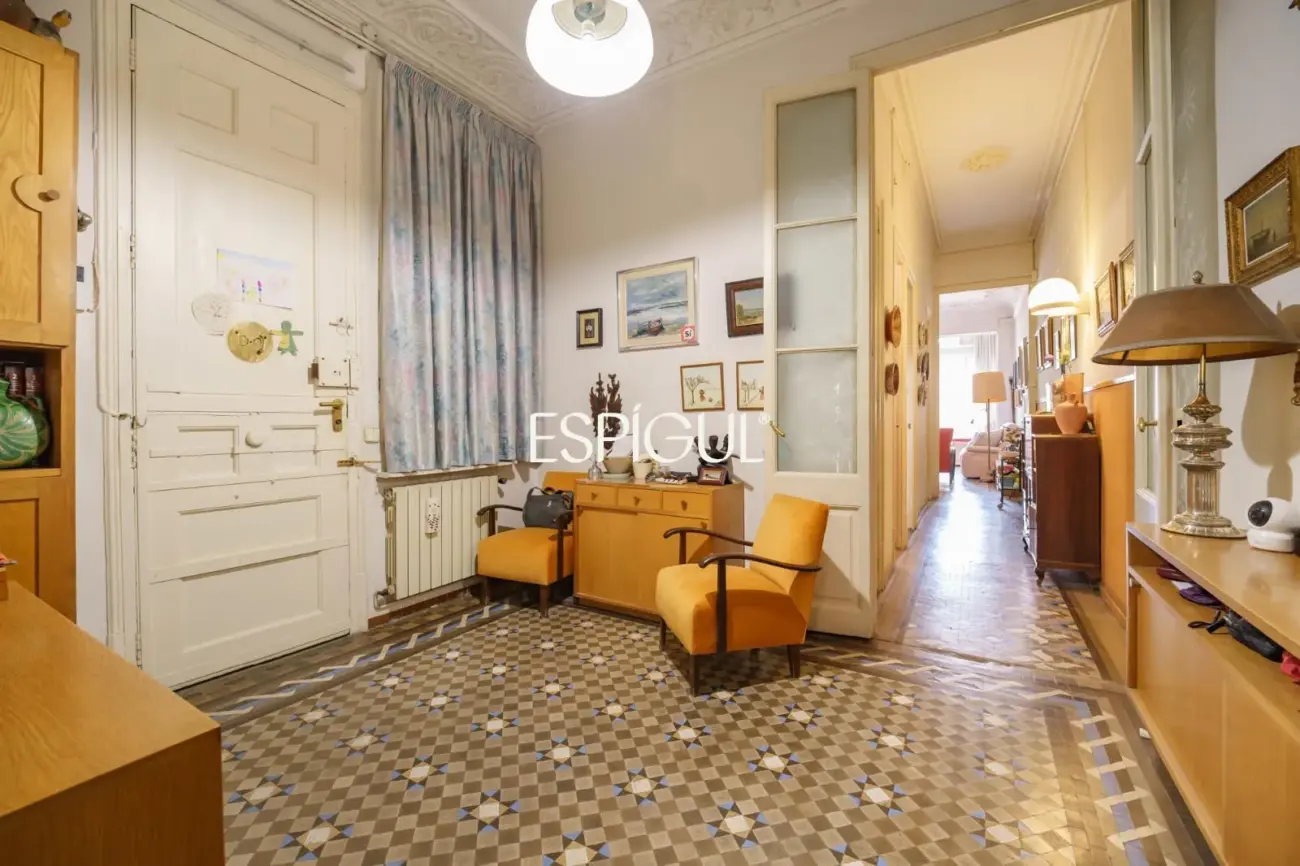 Piso a reformar en venta en el Quadrat d’Or, Eixample Dret