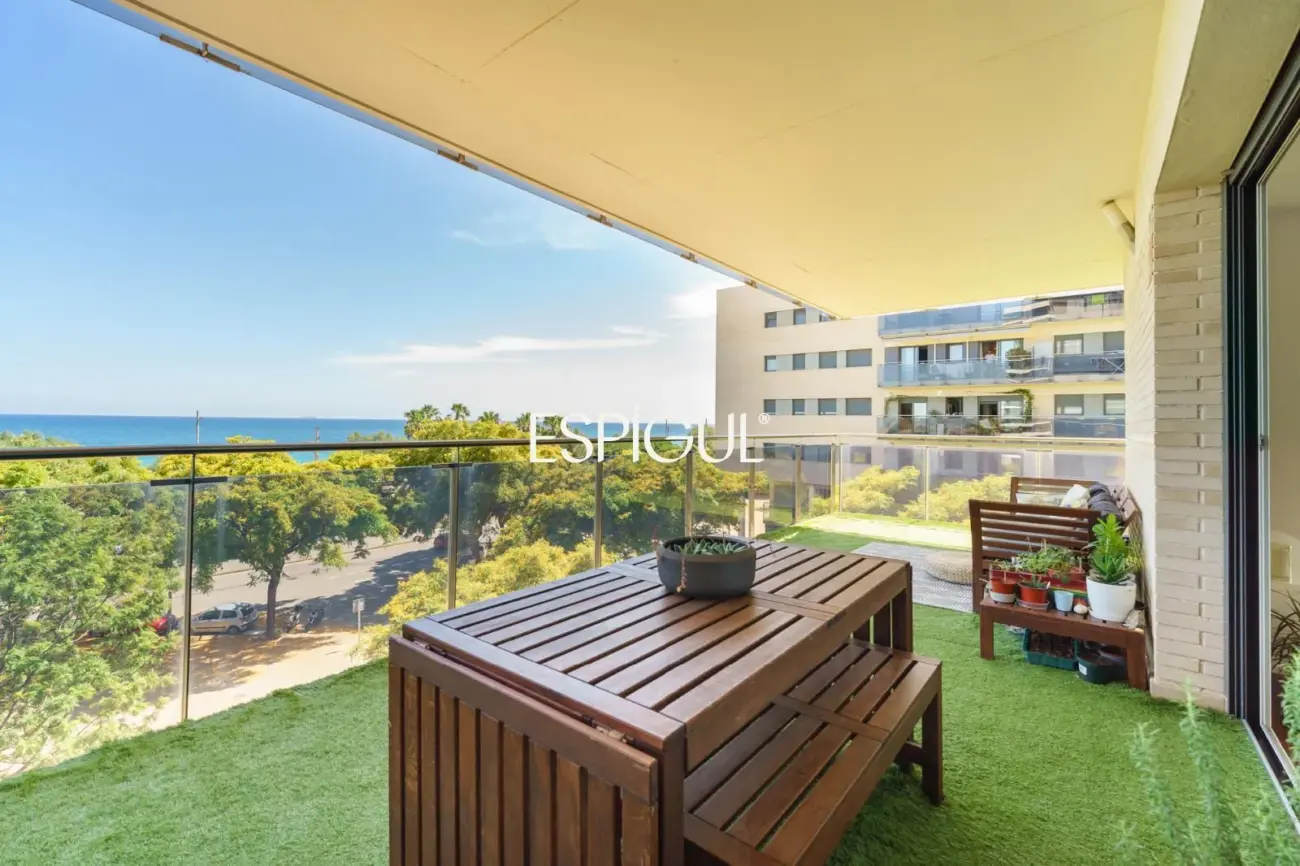 Piso de obra semi nueva frente al mar en Mataró