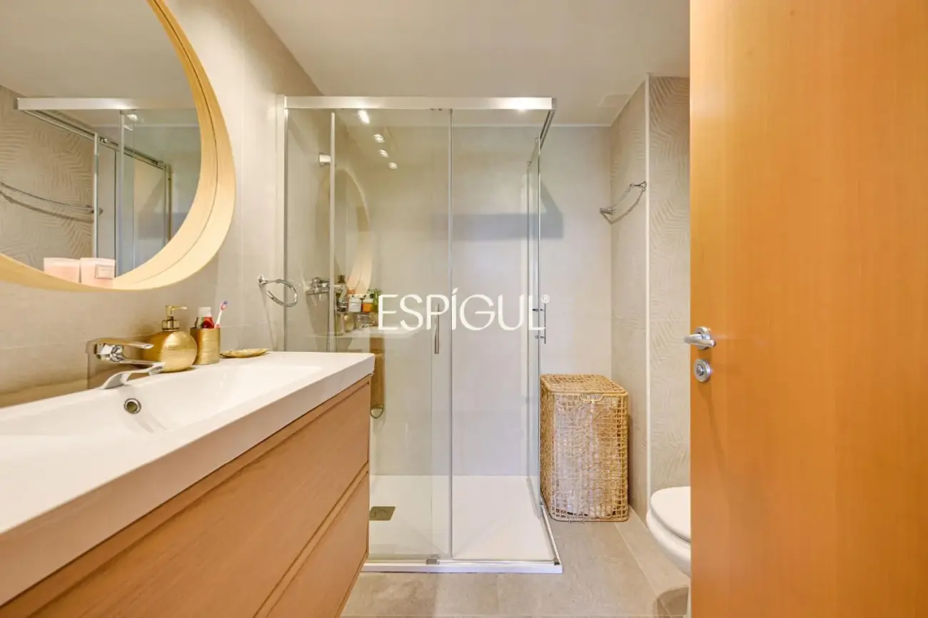 Piso en venta cuatro habitaciones, zona comunitaria en Torreblanca, Sant Cugat