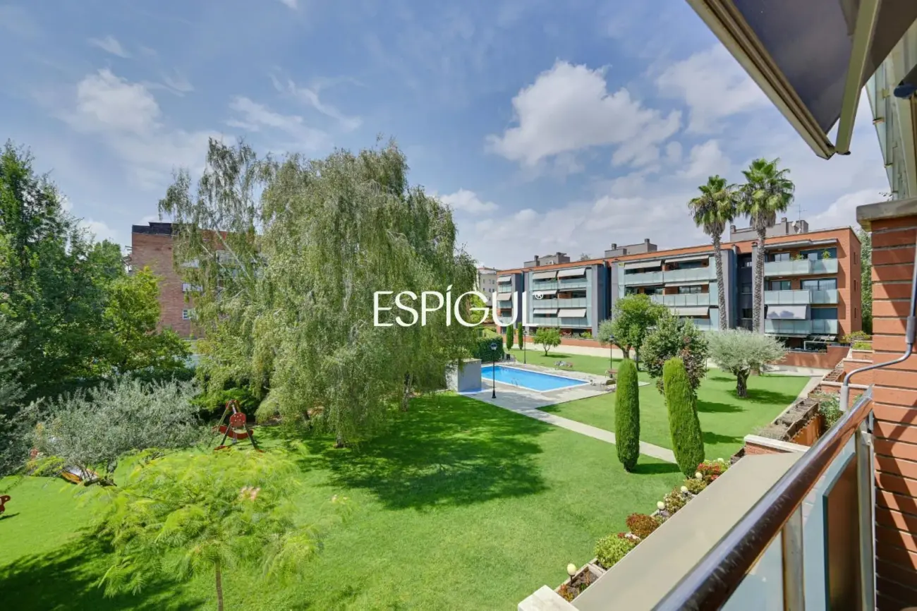 Piso en venta cuatro habitaciones, zona comunitaria en Torreblanca, Sant Cugat
