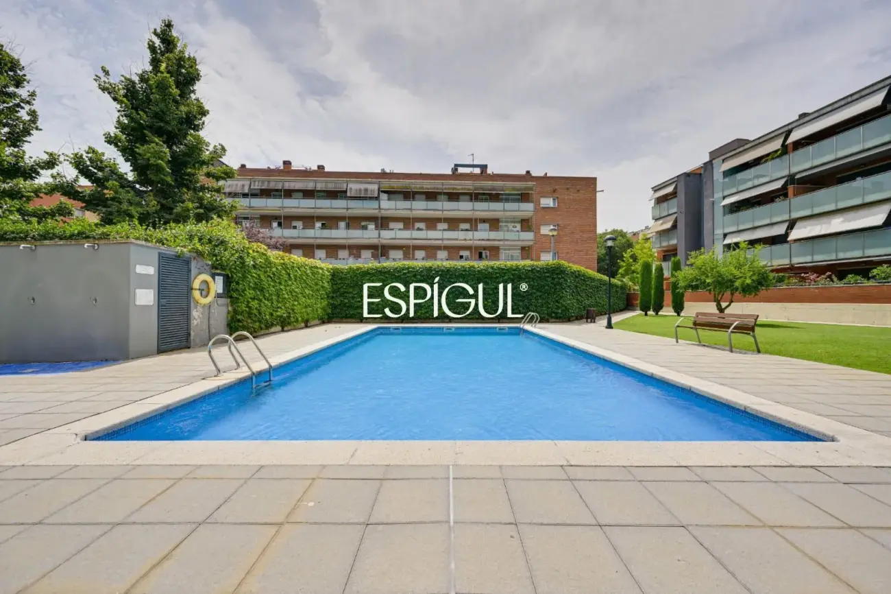 Piso en venta cuatro habitaciones, zona comunitaria en Torreblanca, Sant Cugat