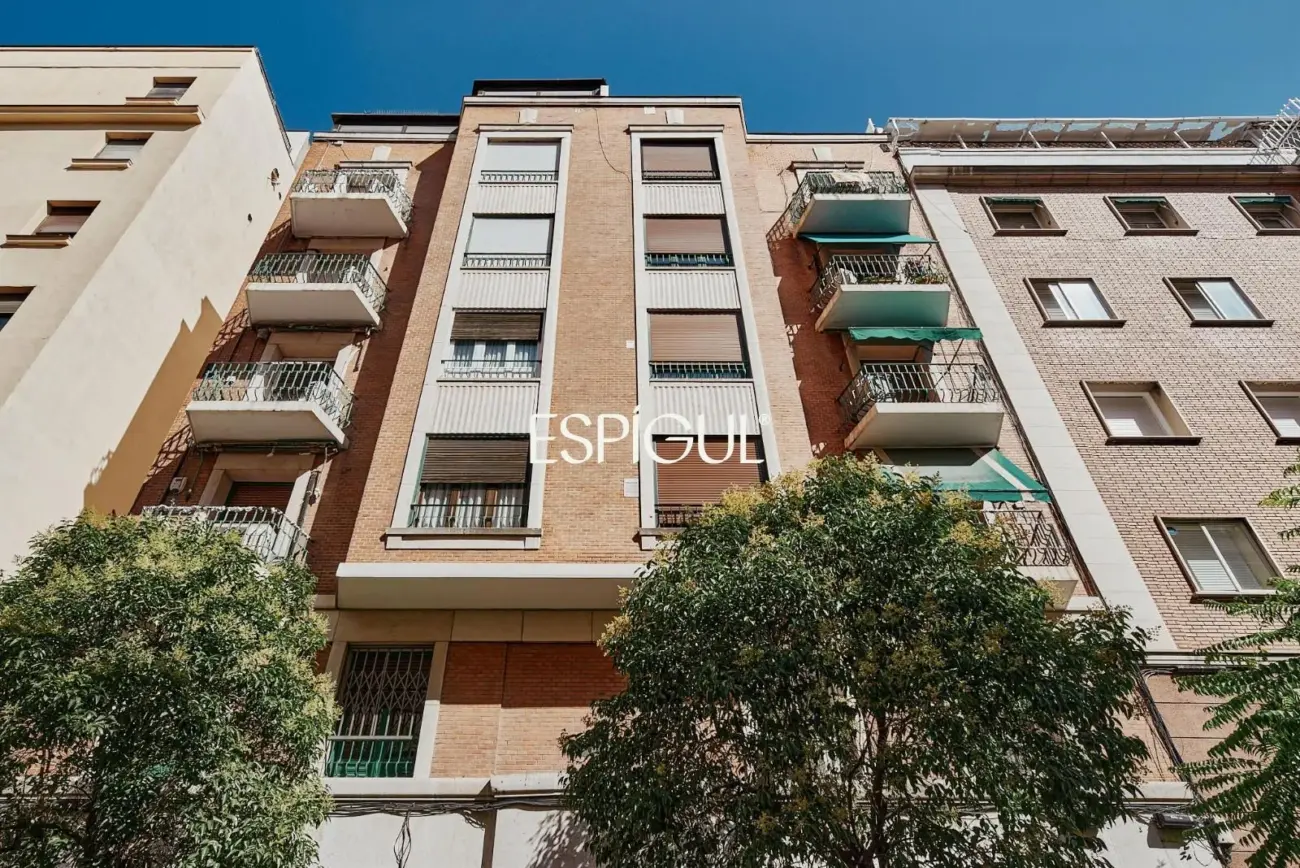 Piso en venta exterior y reformado en Guindalera