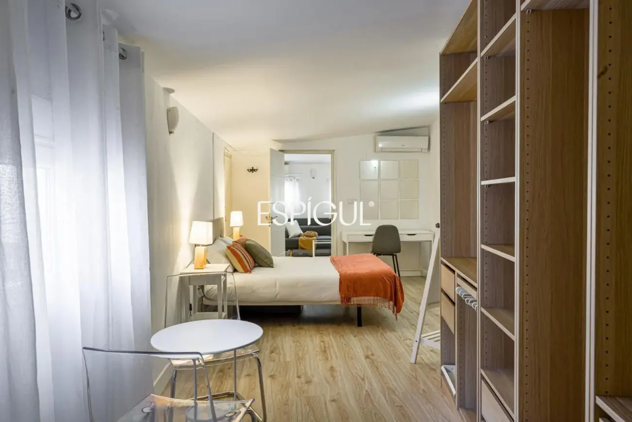 Piso en venta exterior y reformado en Palacio, Centro