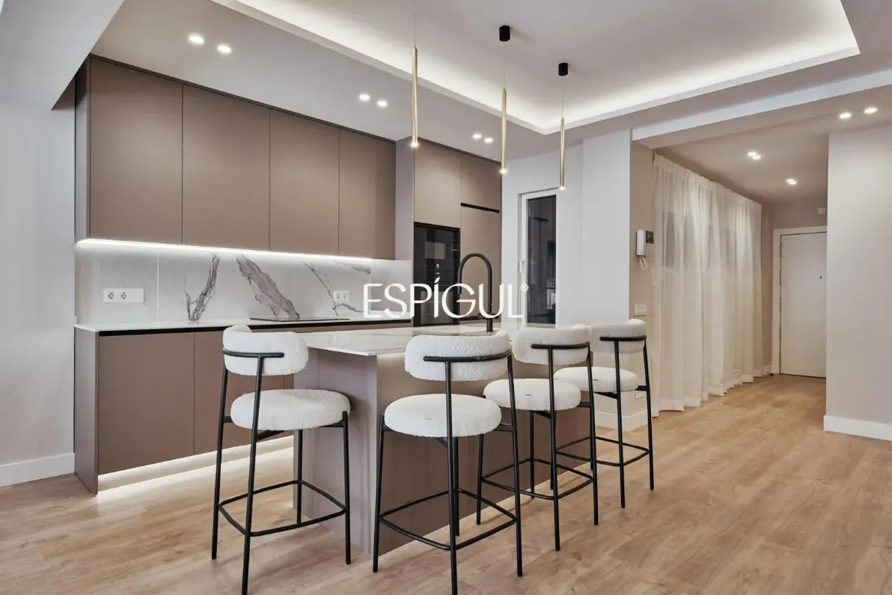 Piso en venta reformado, amueblado y con plaza de garaje incluida en el precio, Lista