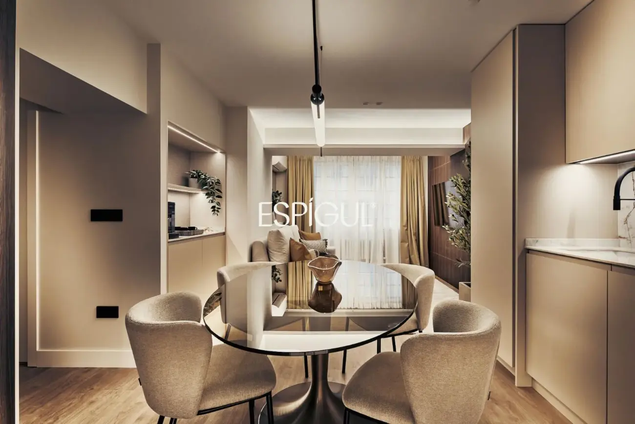 Piso en venta totalmente reformado y amueblado en Castellana