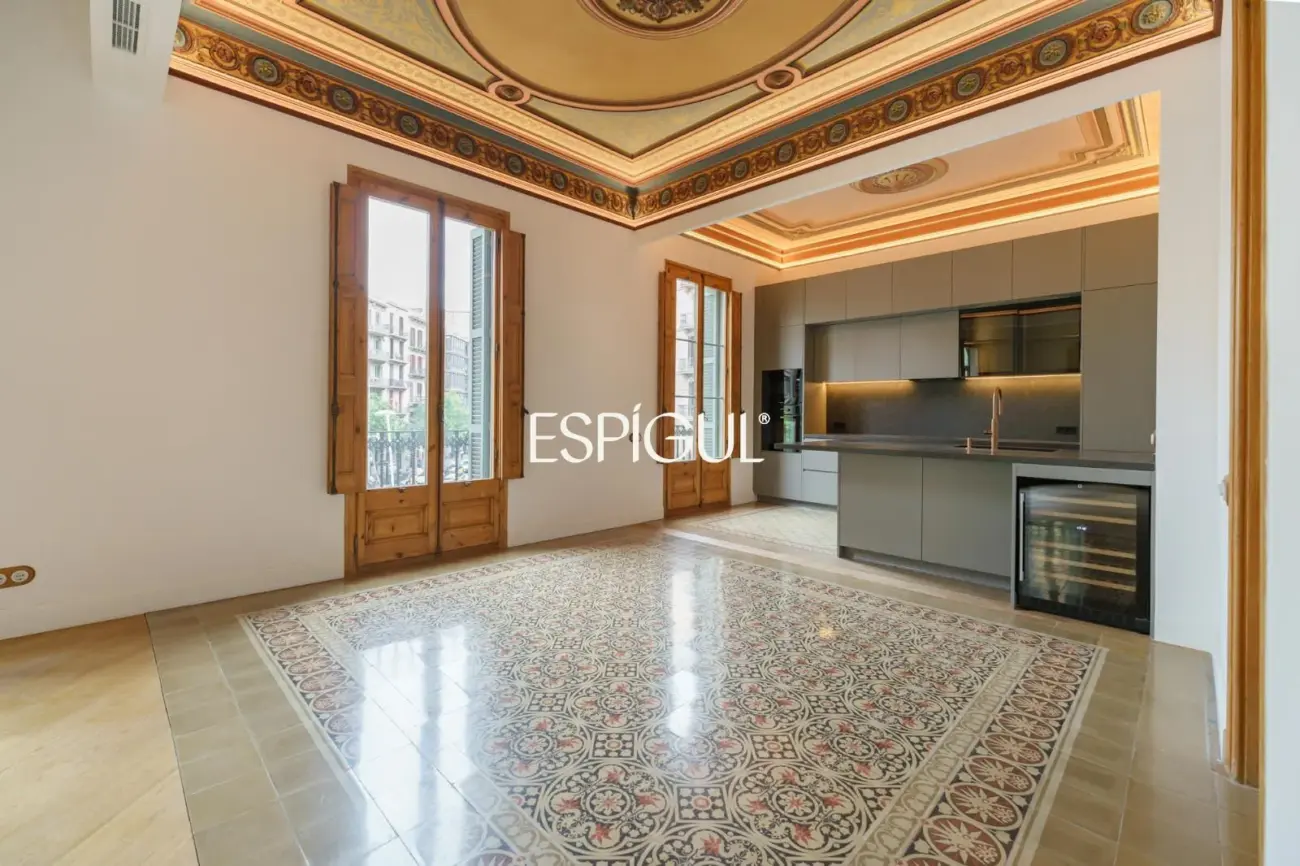 Piso muy luminoso y de diseño junto a Passeig de Gràcia