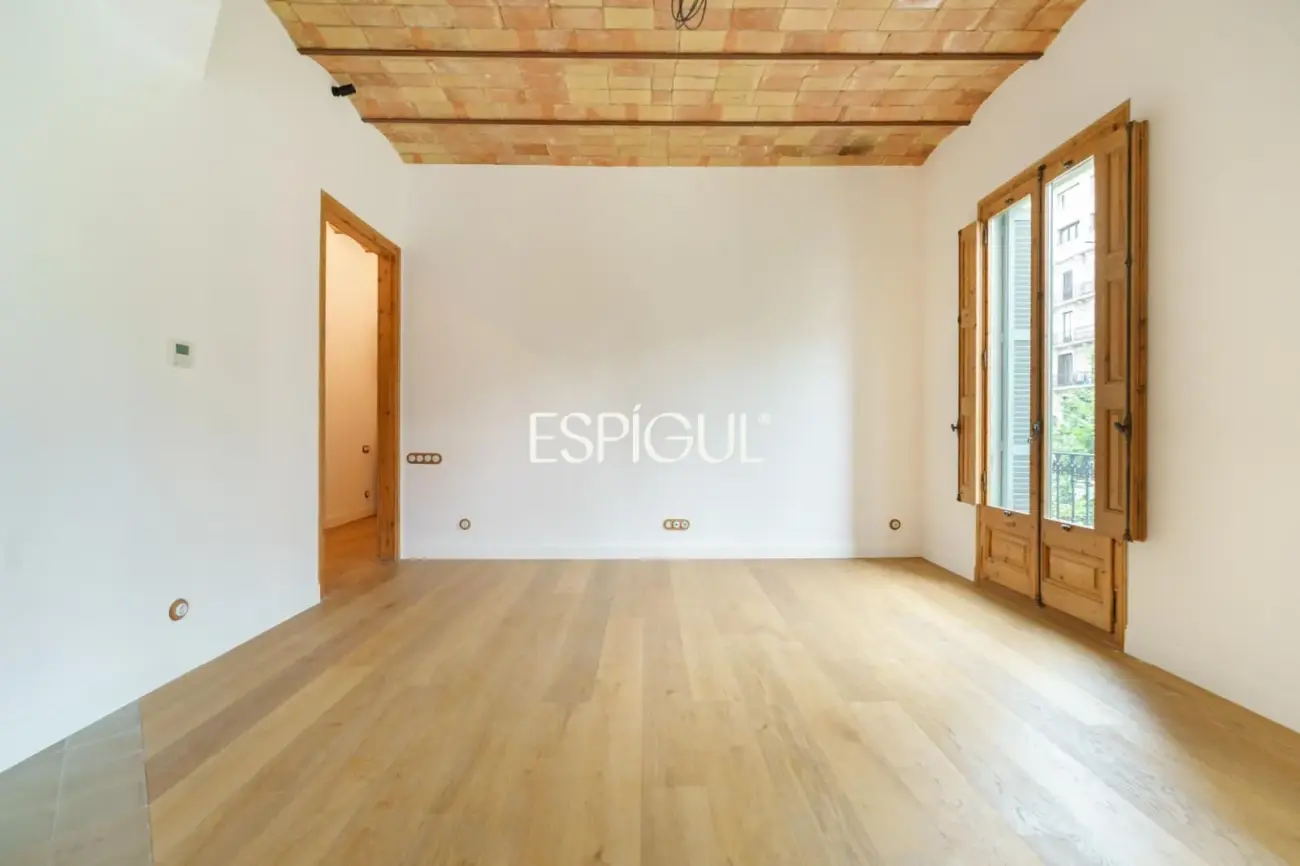 Piso muy luminoso y de diseño junto a Passeig de Gràcia