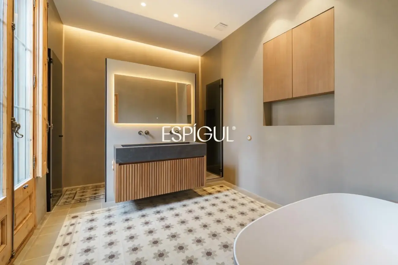 Piso muy luminoso y de diseño junto a Passeig de Gràcia