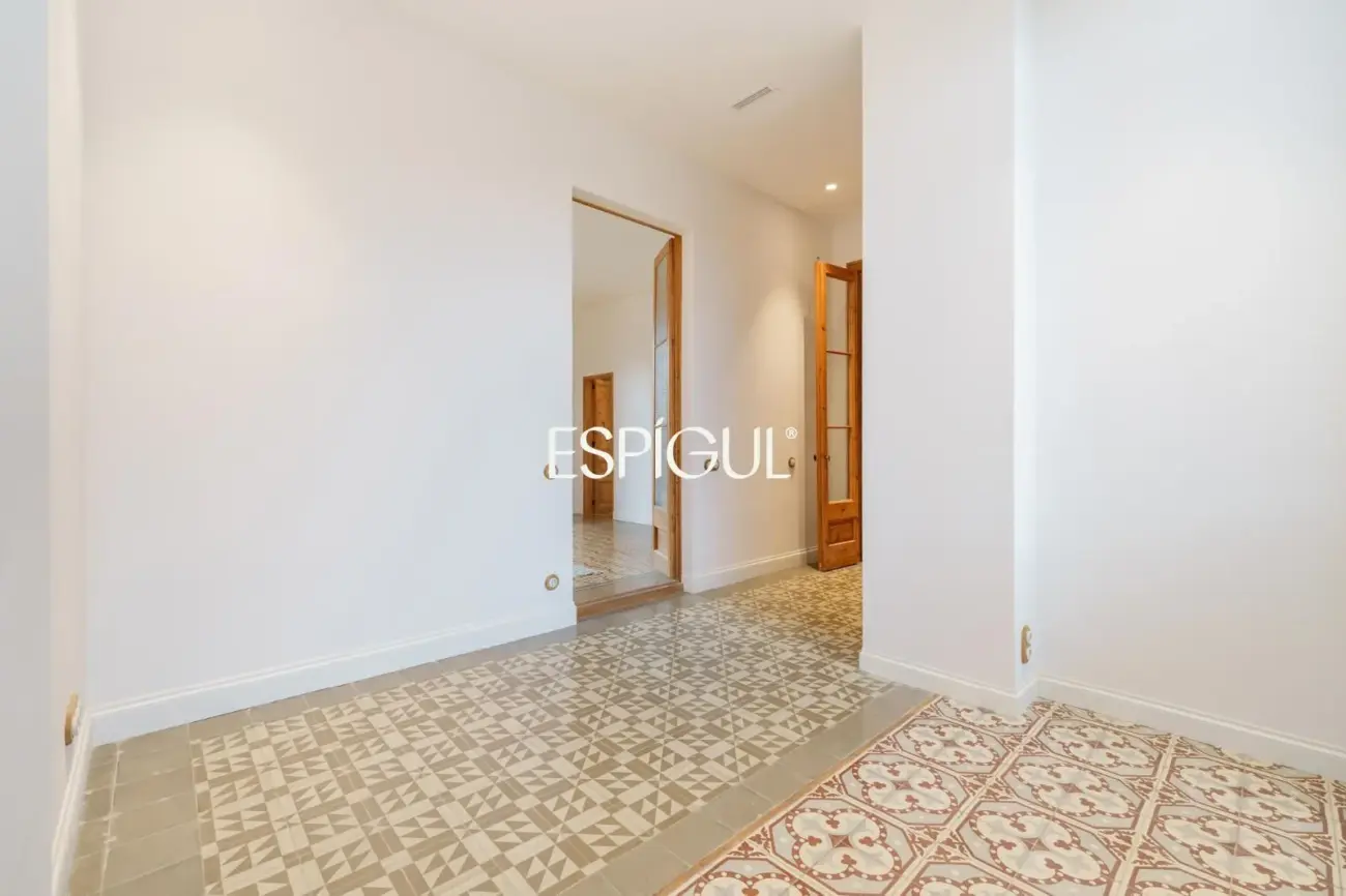 Piso muy luminoso y de diseño junto a Passeig de Gràcia