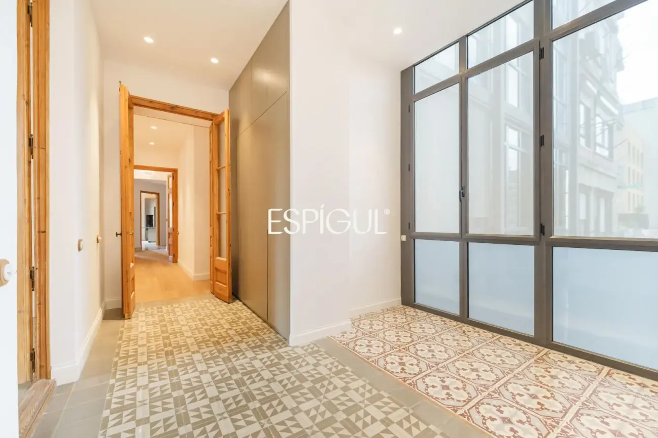 Piso muy luminoso y de diseño junto a Passeig de Gràcia
