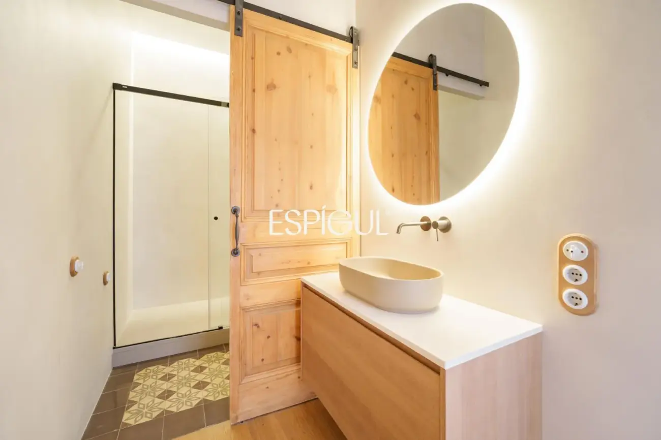 Piso muy luminoso y de diseño junto a Passeig de Gràcia