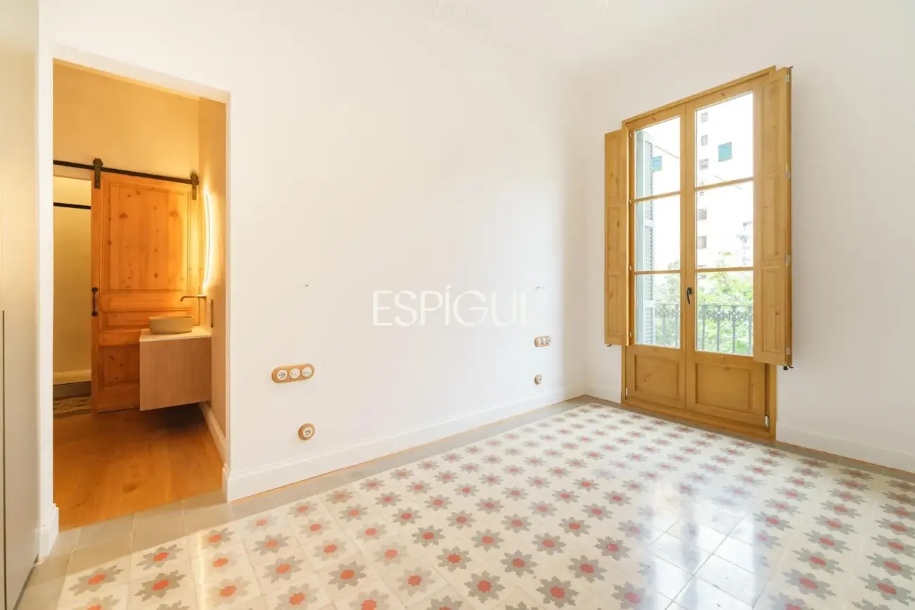 Piso muy luminoso y de diseño junto a Passeig de Gràcia