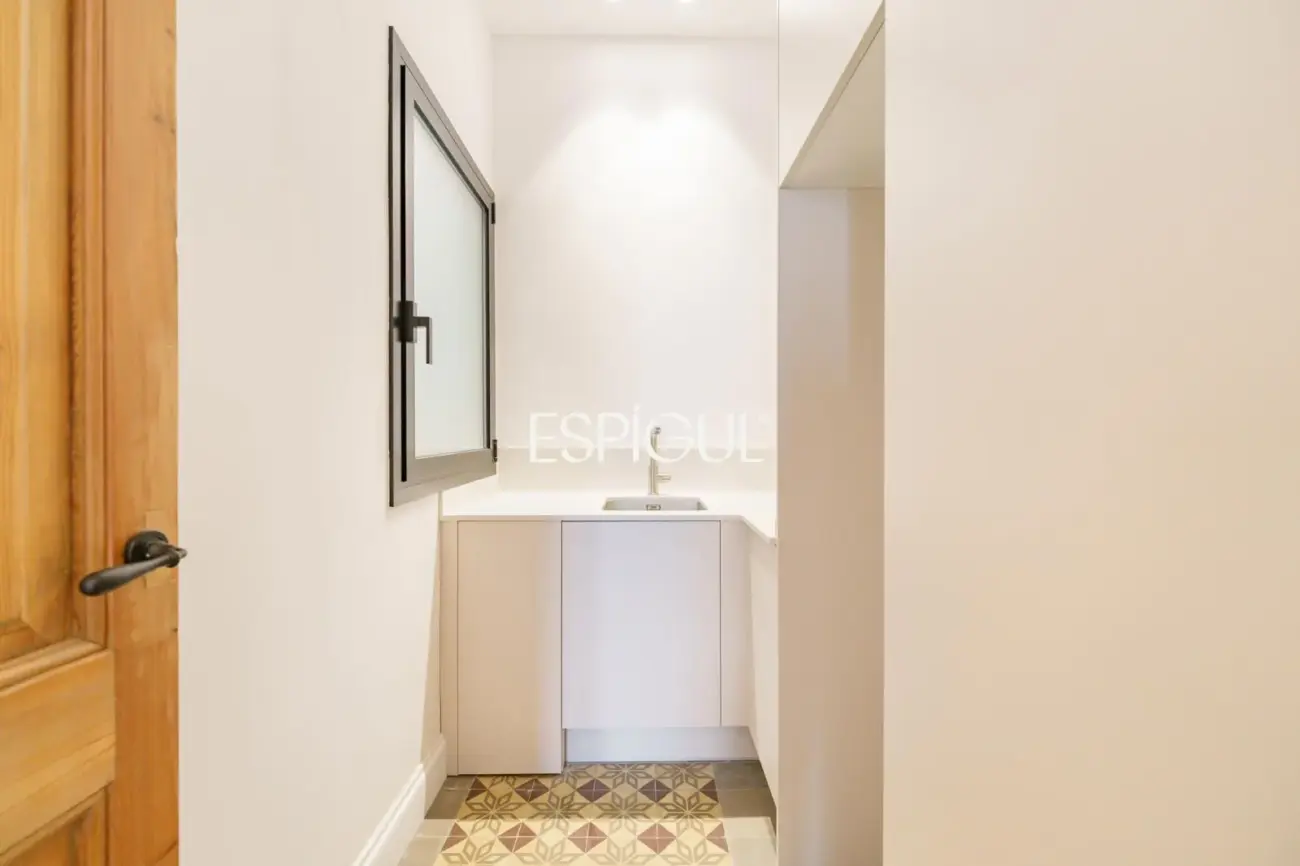 Piso muy luminoso y de diseño junto a Passeig de Gràcia