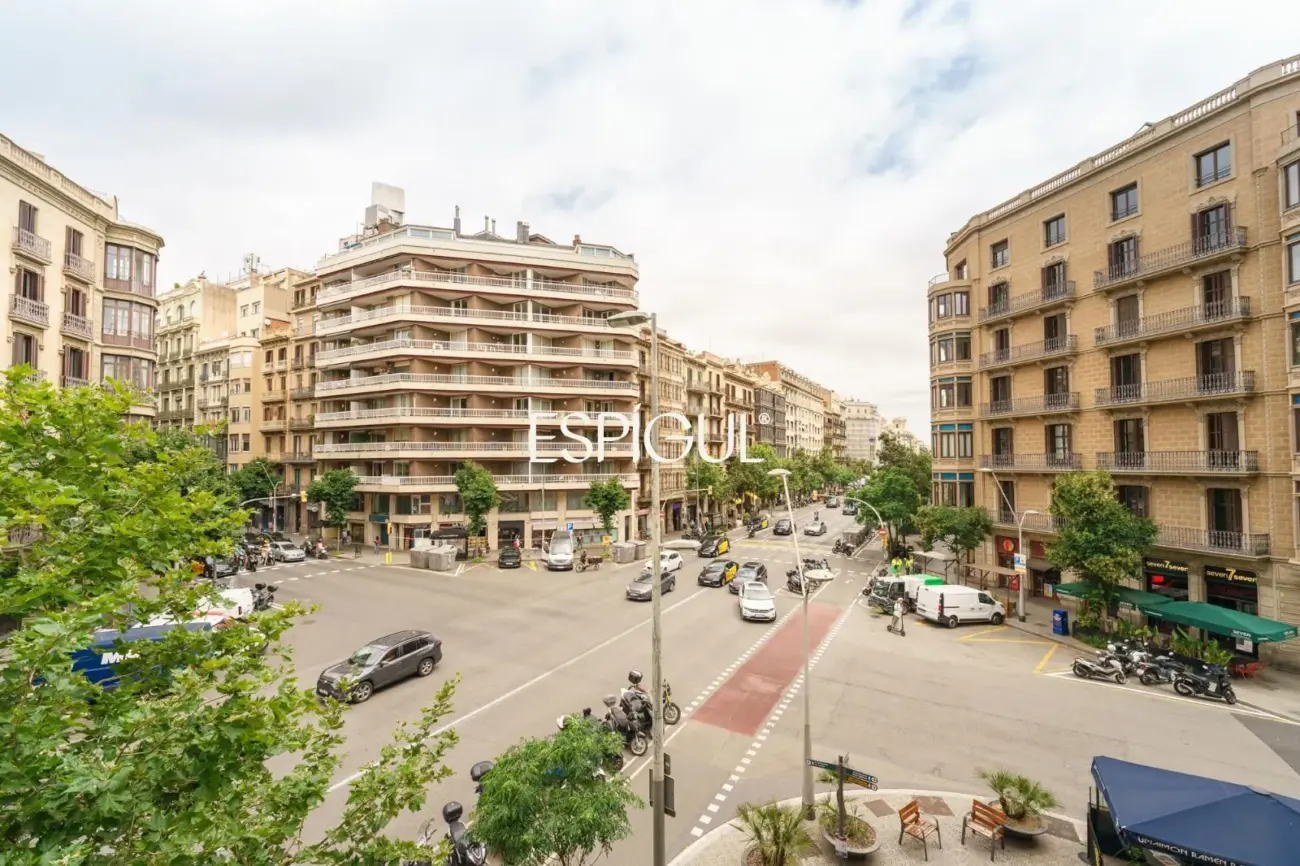 Piso muy luminoso y de diseño junto a Passeig de Gràcia