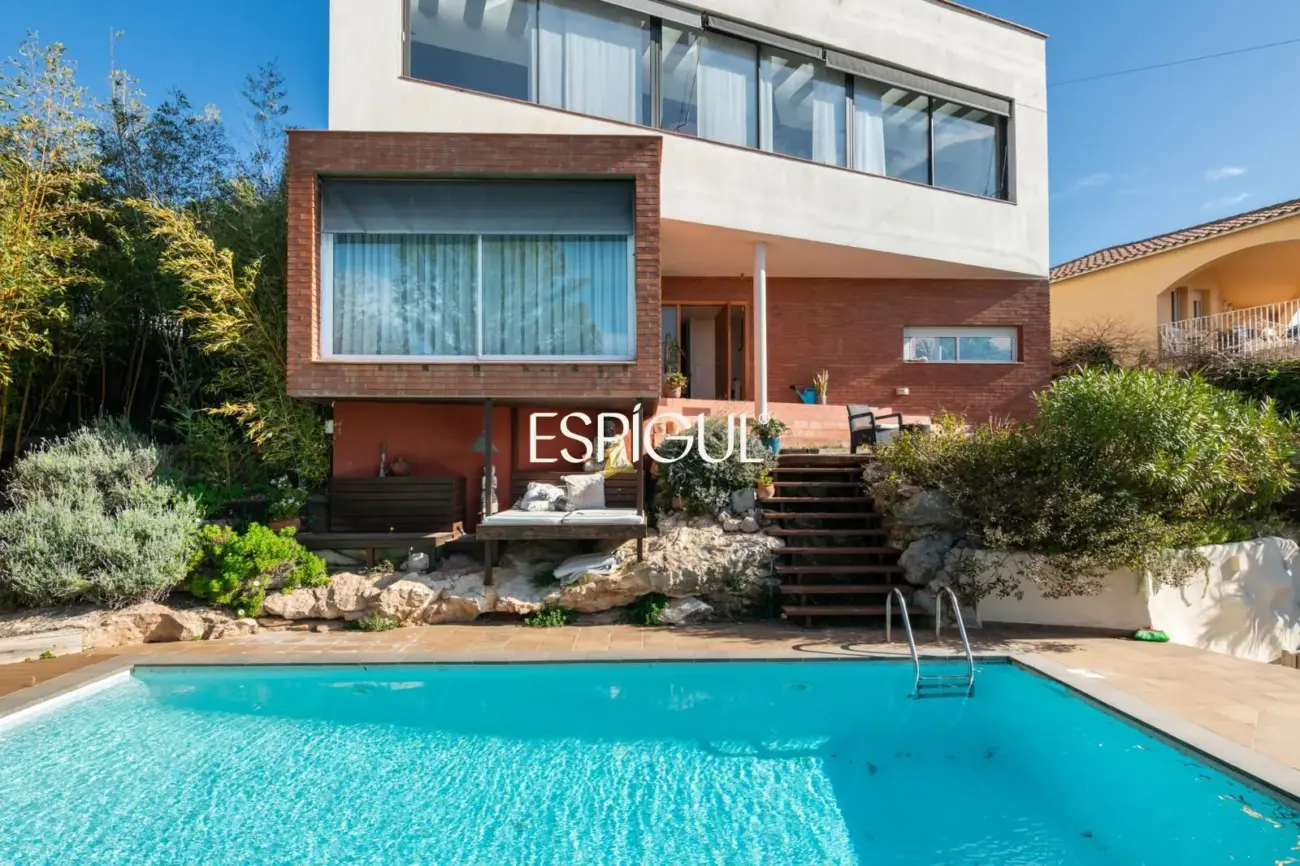 Villa con piscina y vistas al mar en Sitges